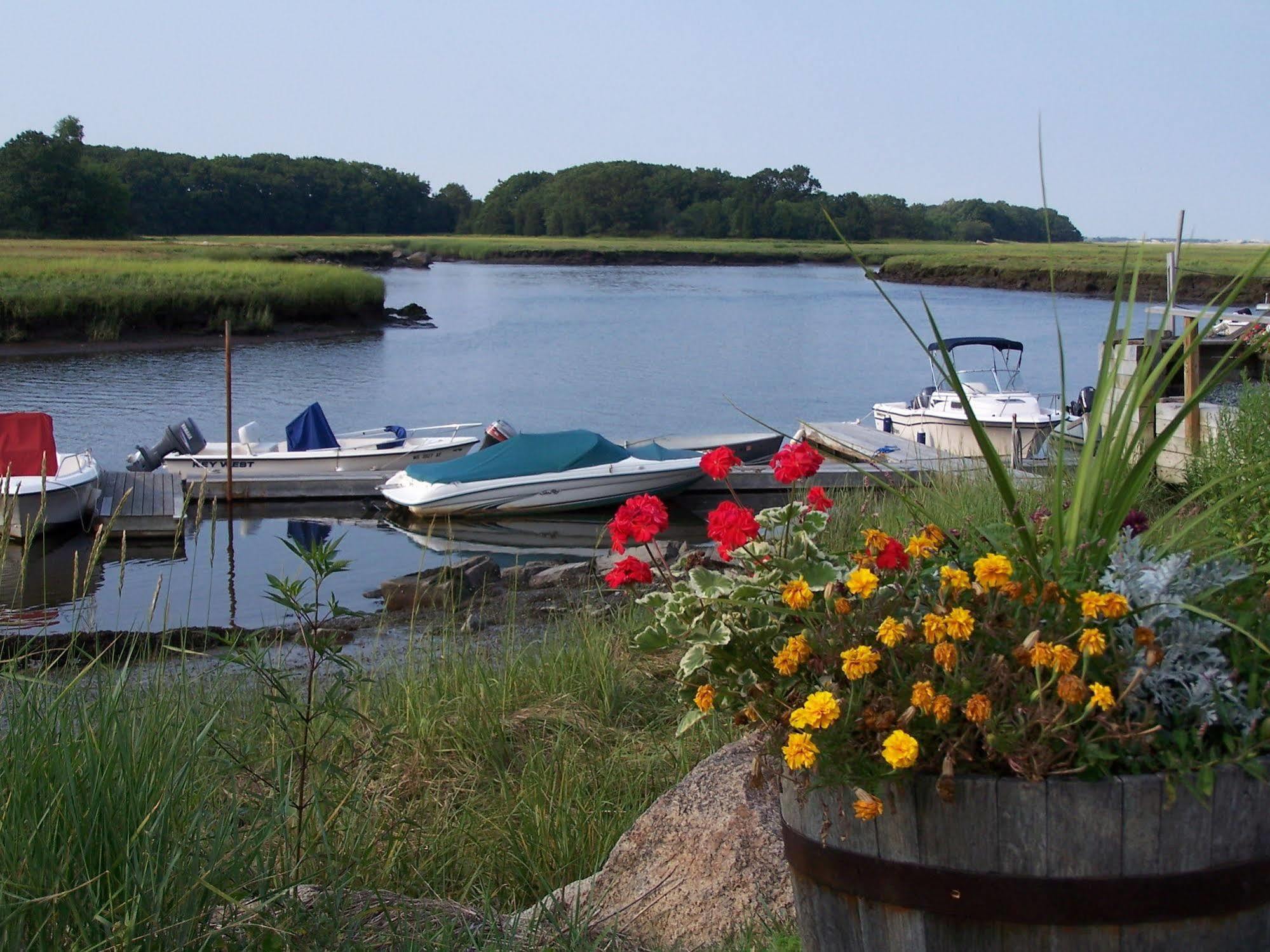 Shea'S Riverside Inn & Motel Essex Eksteriør bilde