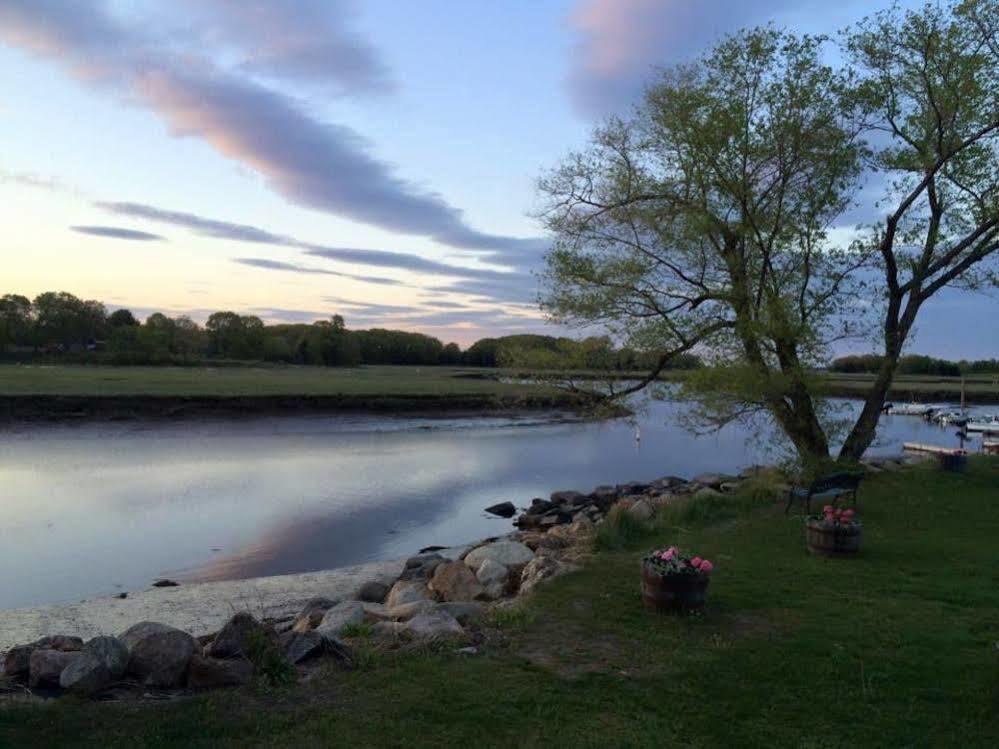 Shea'S Riverside Inn & Motel Essex Eksteriør bilde